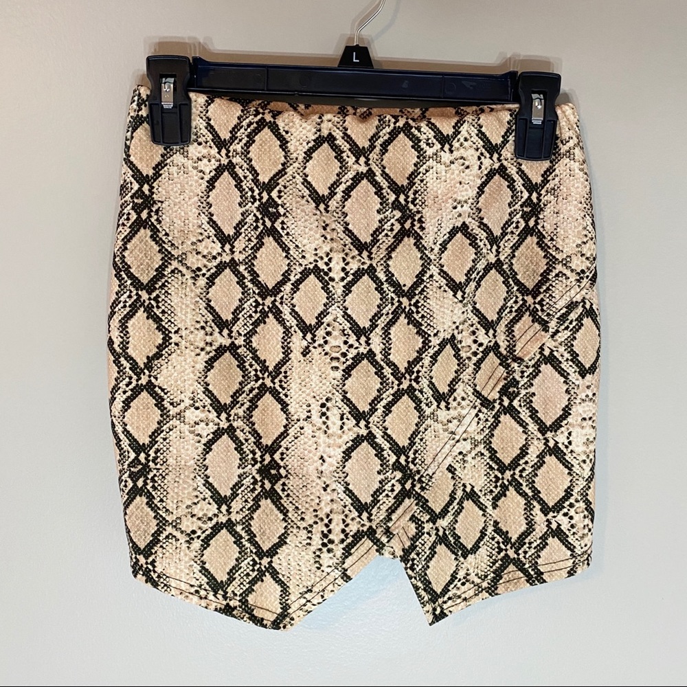 Missguided Beige Snakeskin Print Skort